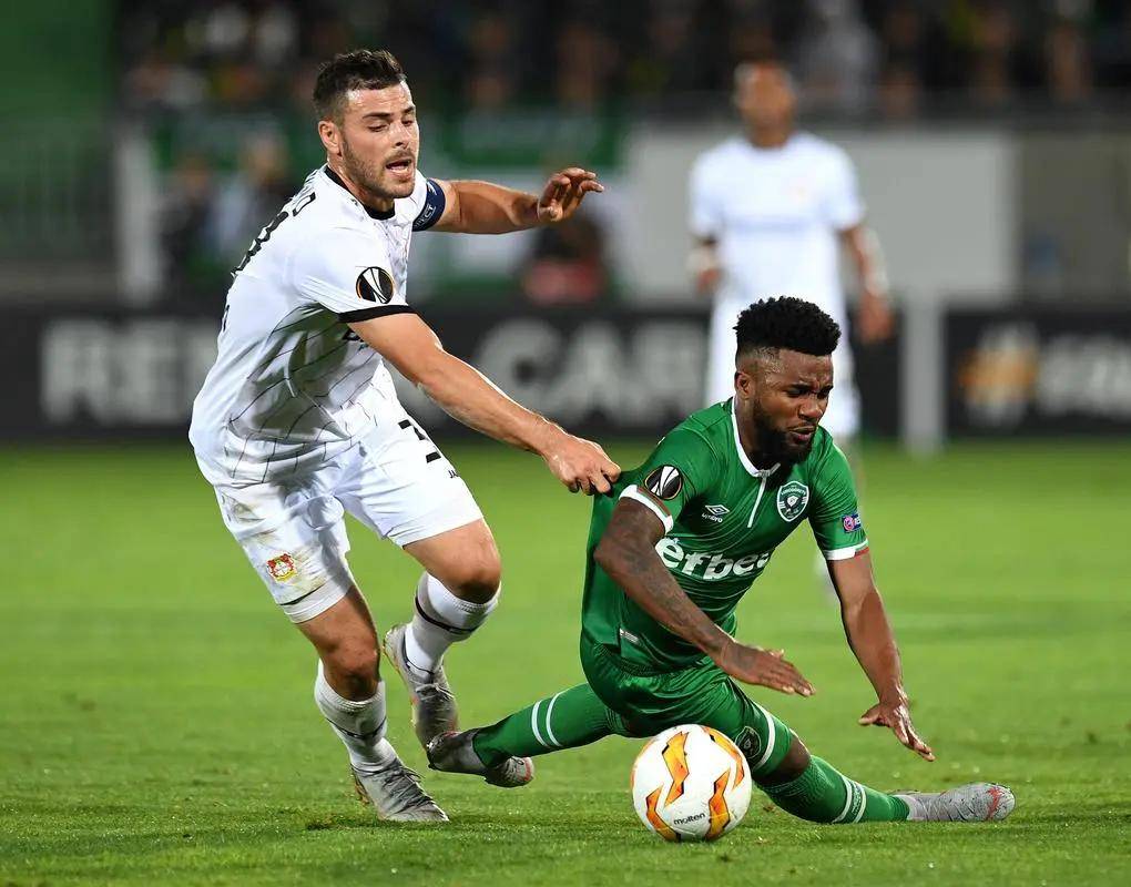 而来自法国 而来自法国