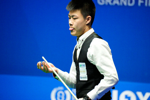 使得比赛悬 使得比赛悬