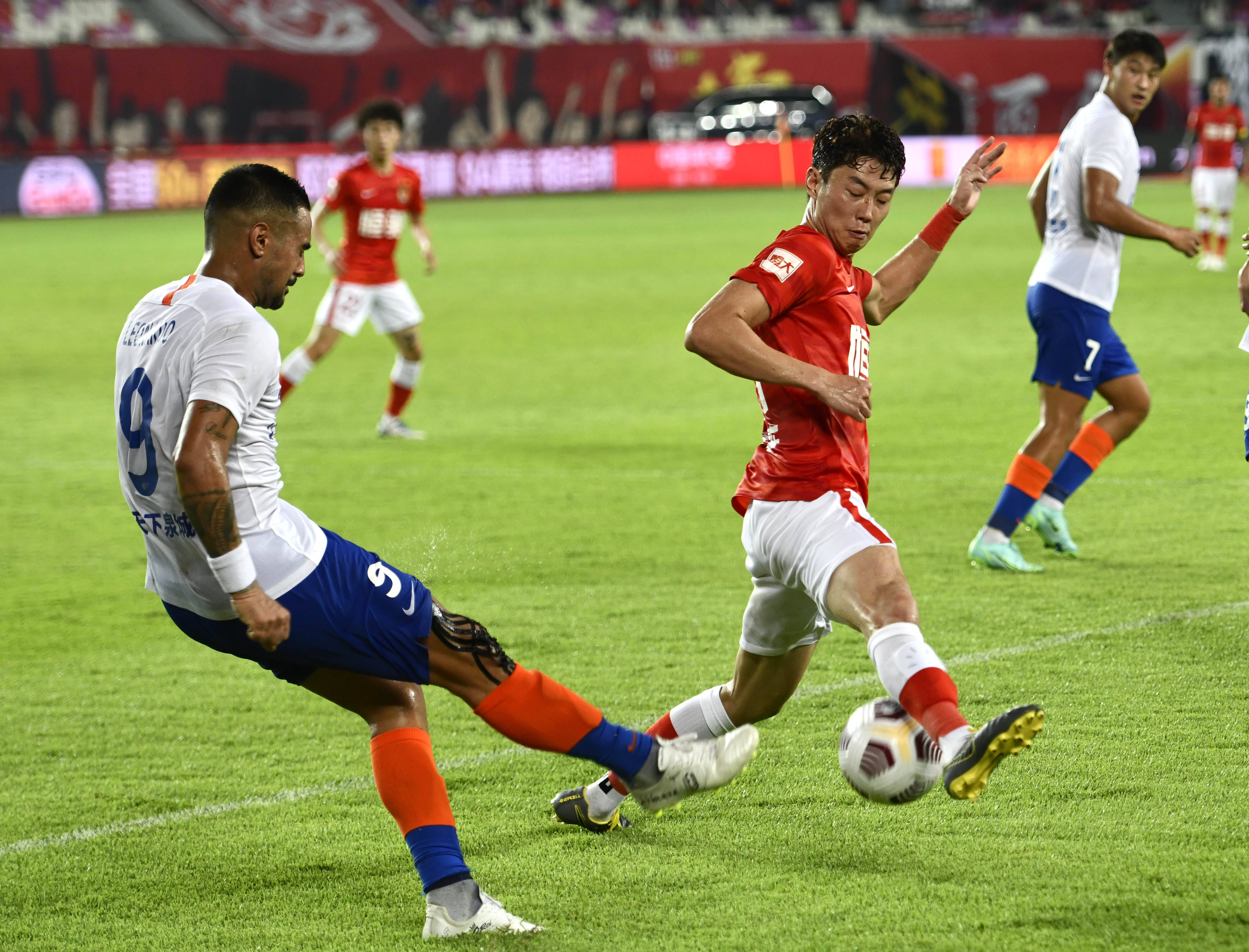 也在无形中 也在无形中